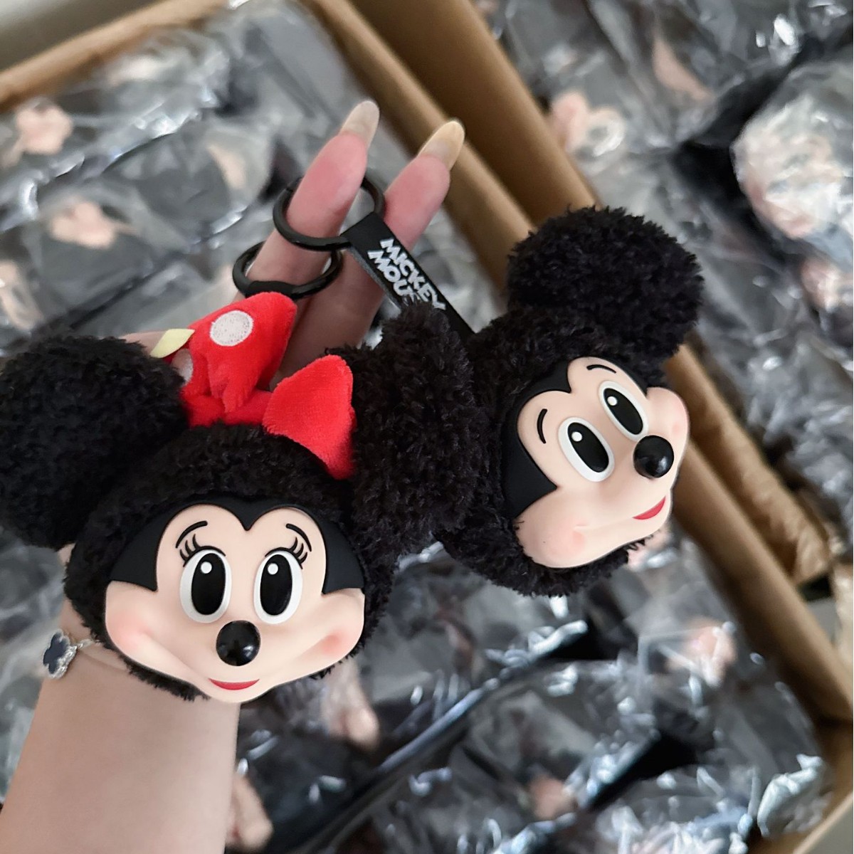 พวงกุญแจตุ๊กตามิกกี้มินนี่ น่า - Carabiner Keychain บทวิจารณ์และราคา